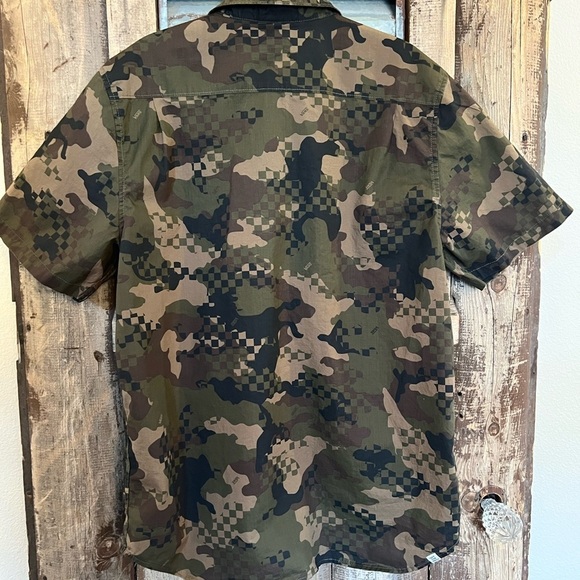 VANS-Men’s Short Sleeve Button Down Shirt - Picture 2 of 10